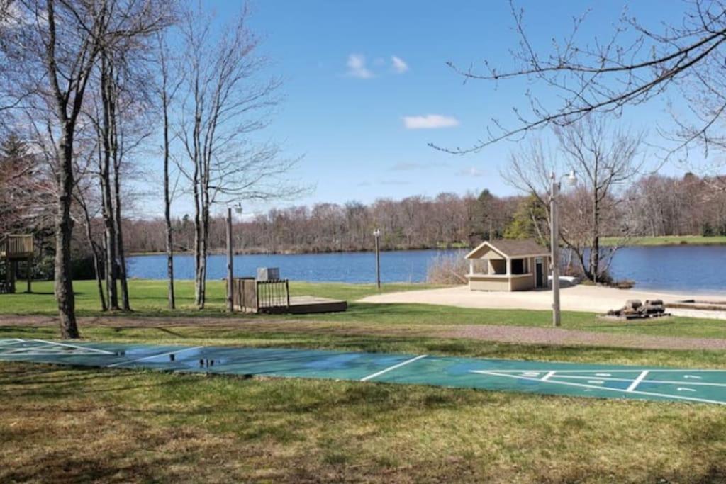 Walk To Pool & Beach - Spacious Gateway, Hot Tub, Game Room Pocono Country Place Екстер'єр фото